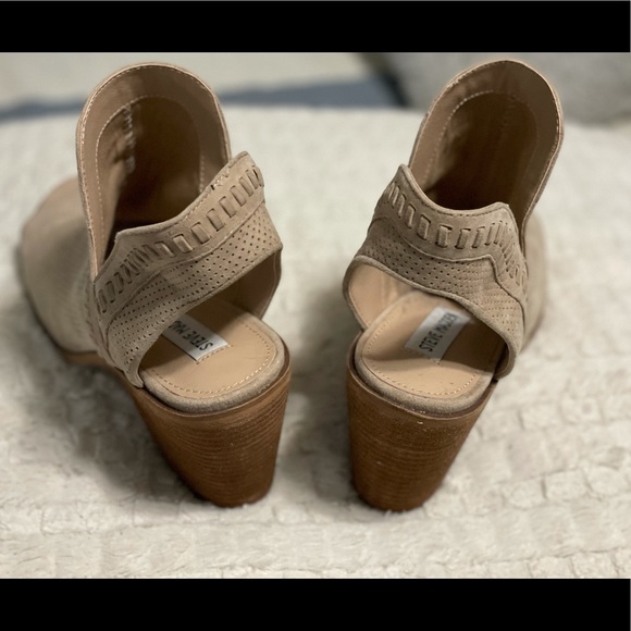 Steve Madden block heel booties, Sz 9z. NEVER WORN - Picture 3 of 4